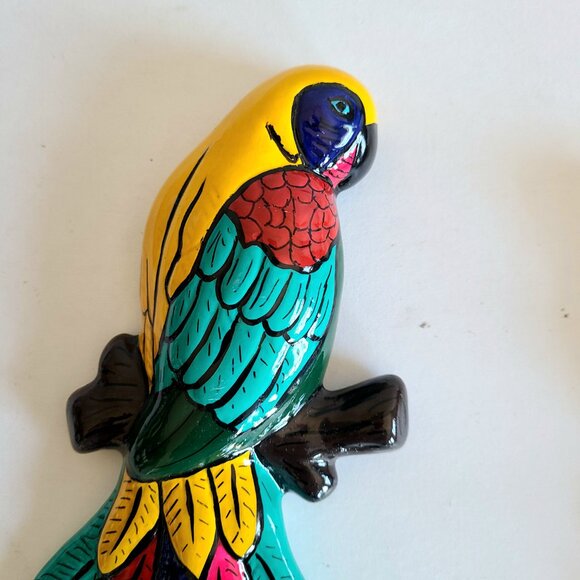 Set of 2 ceramic hand painted parrots. Wall decor. Signed by artist, 2005. - Picture 4 of 6